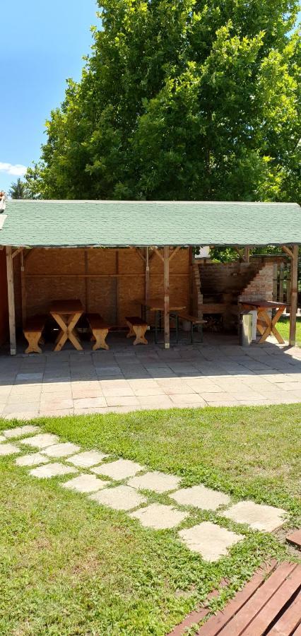 100 Eves Fogado Bed & Breakfast Szatymaz Dış mekan fotoğraf