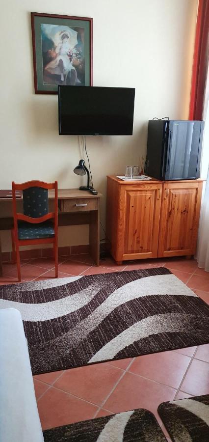 100 Eves Fogado Bed & Breakfast Szatymaz Dış mekan fotoğraf