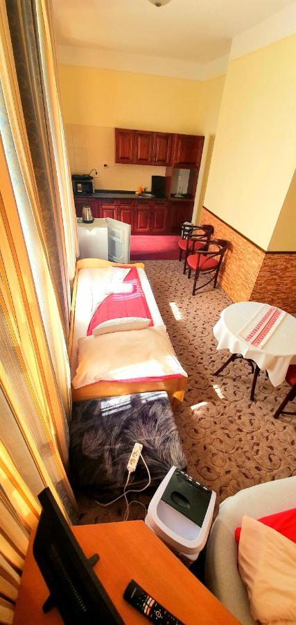 100 Eves Fogado Bed & Breakfast Szatymaz Dış mekan fotoğraf