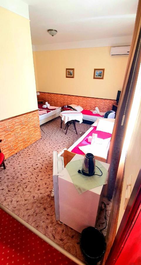 100 Eves Fogado Bed & Breakfast Szatymaz Dış mekan fotoğraf