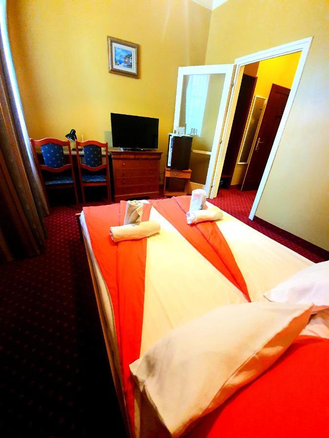 100 Eves Fogado Bed & Breakfast Szatymaz Dış mekan fotoğraf
