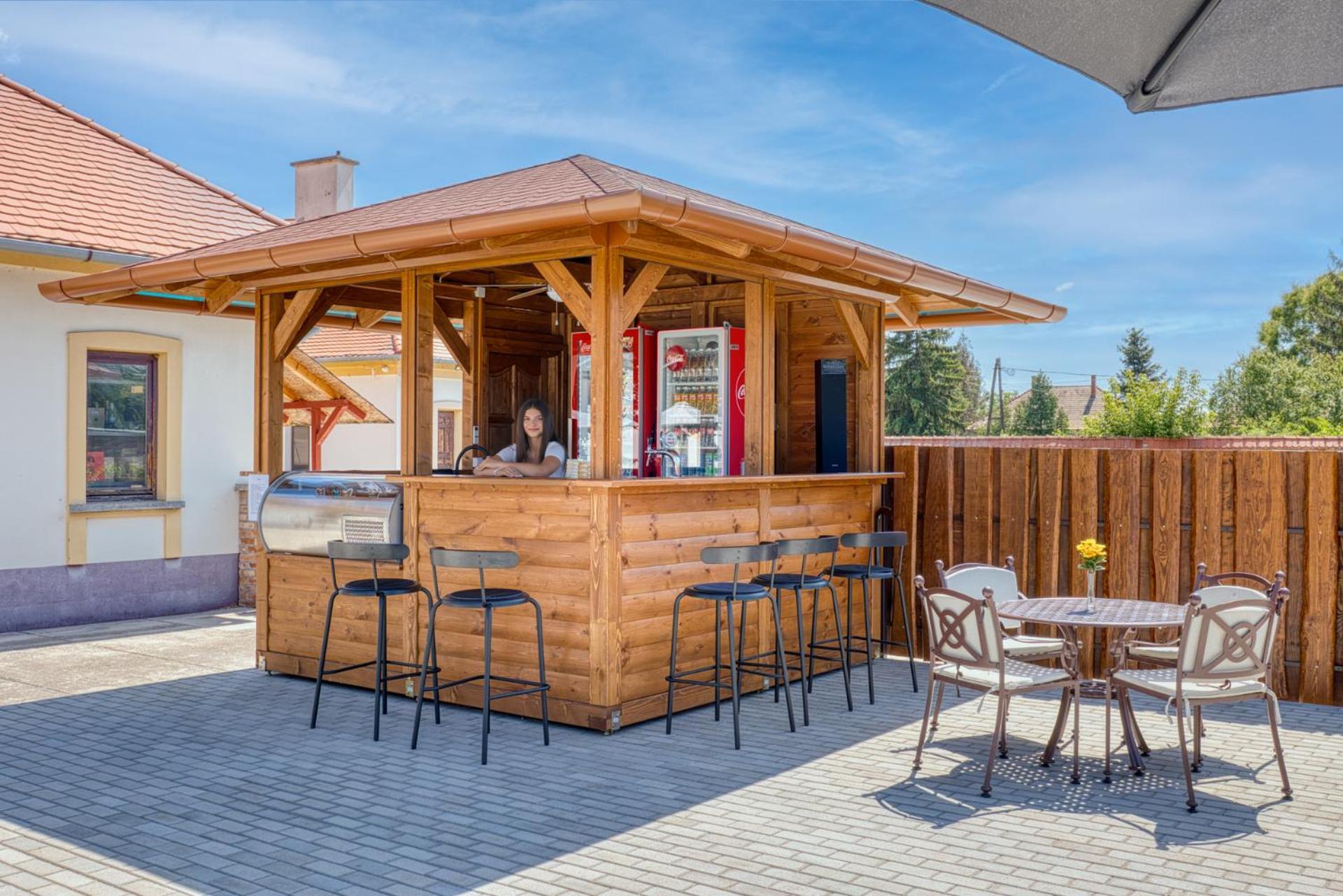 100 Eves Fogado Bed & Breakfast Szatymaz Dış mekan fotoğraf