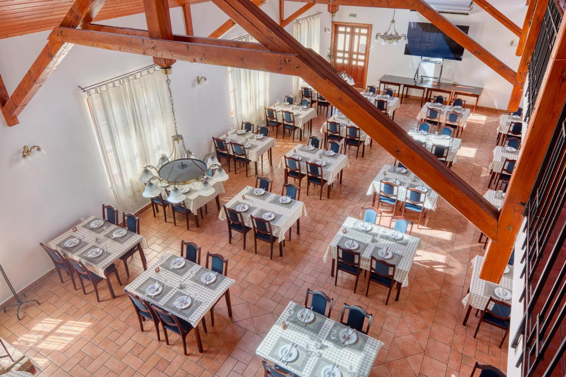 100 Eves Fogado Bed & Breakfast Szatymaz Dış mekan fotoğraf