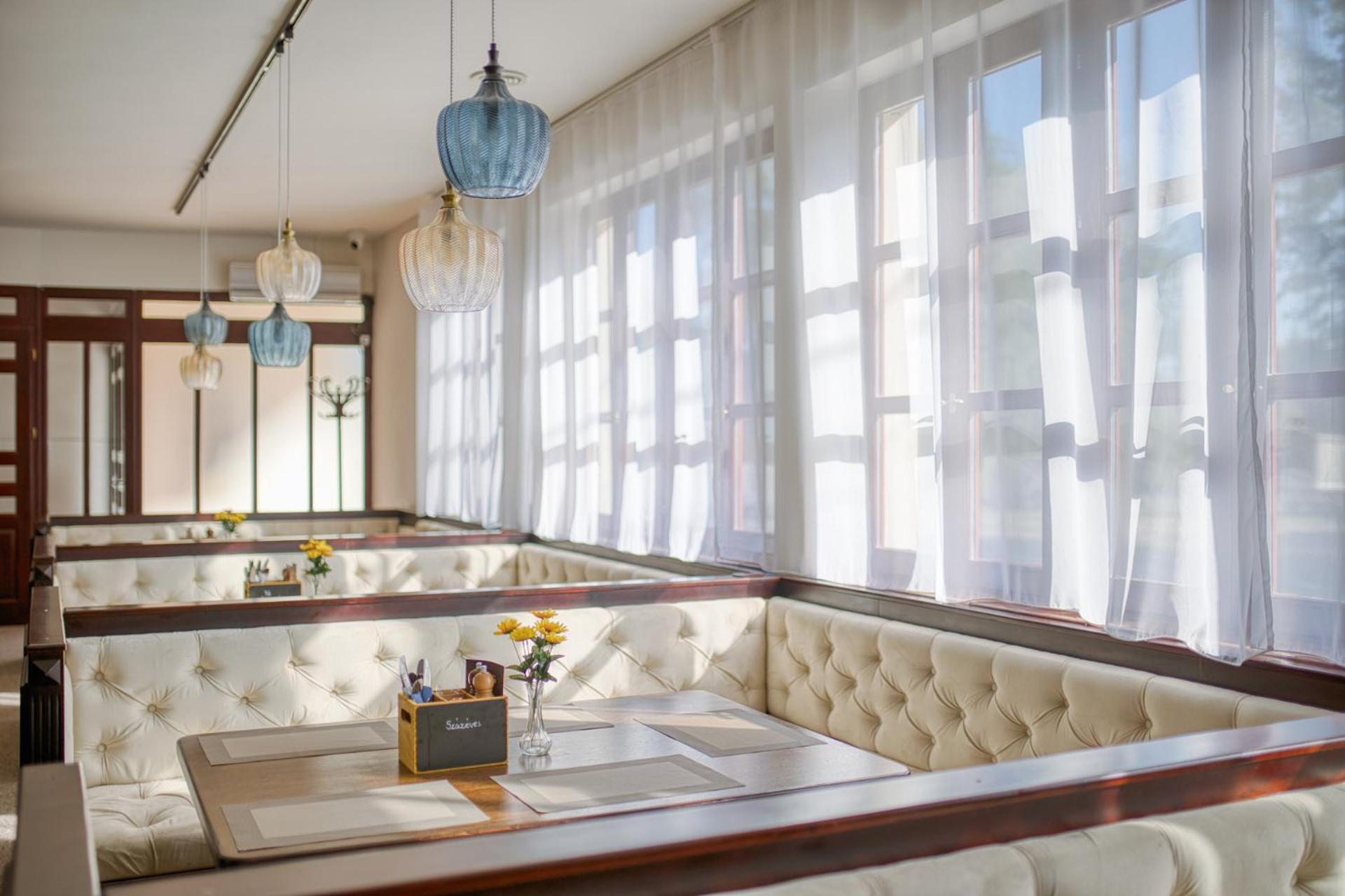 100 Eves Fogado Bed & Breakfast Szatymaz Dış mekan fotoğraf