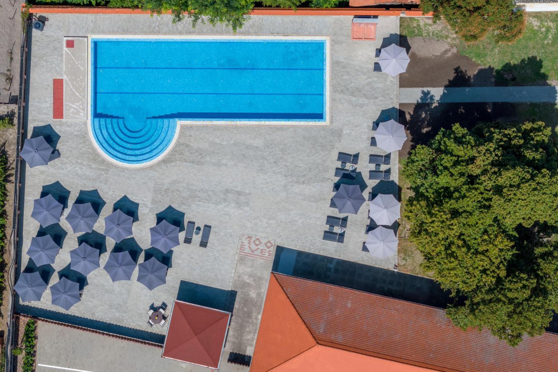 100 Eves Fogado Bed & Breakfast Szatymaz Dış mekan fotoğraf