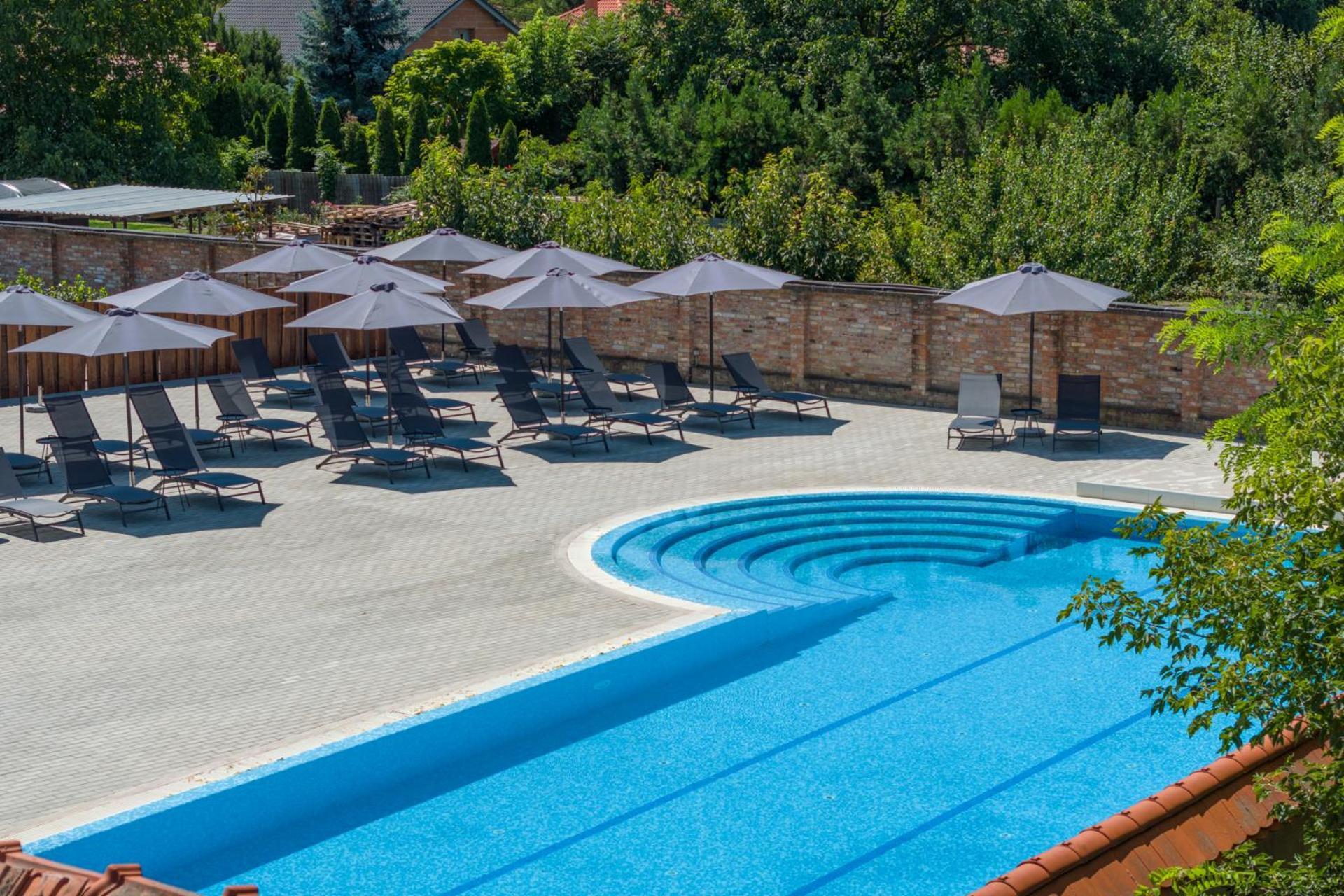 100 Eves Fogado Bed & Breakfast Szatymaz Dış mekan fotoğraf