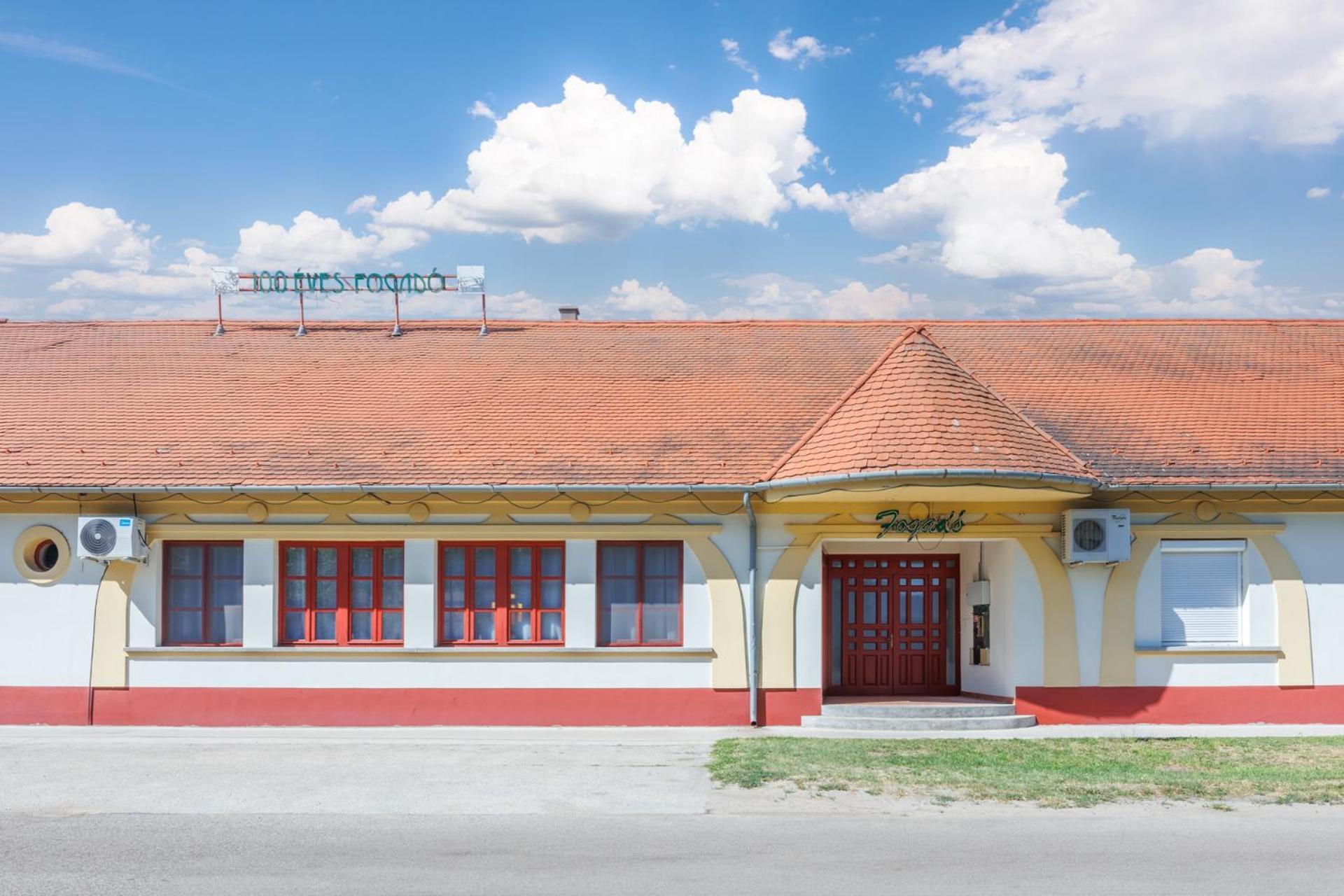 100 Eves Fogado Bed & Breakfast Szatymaz Dış mekan fotoğraf