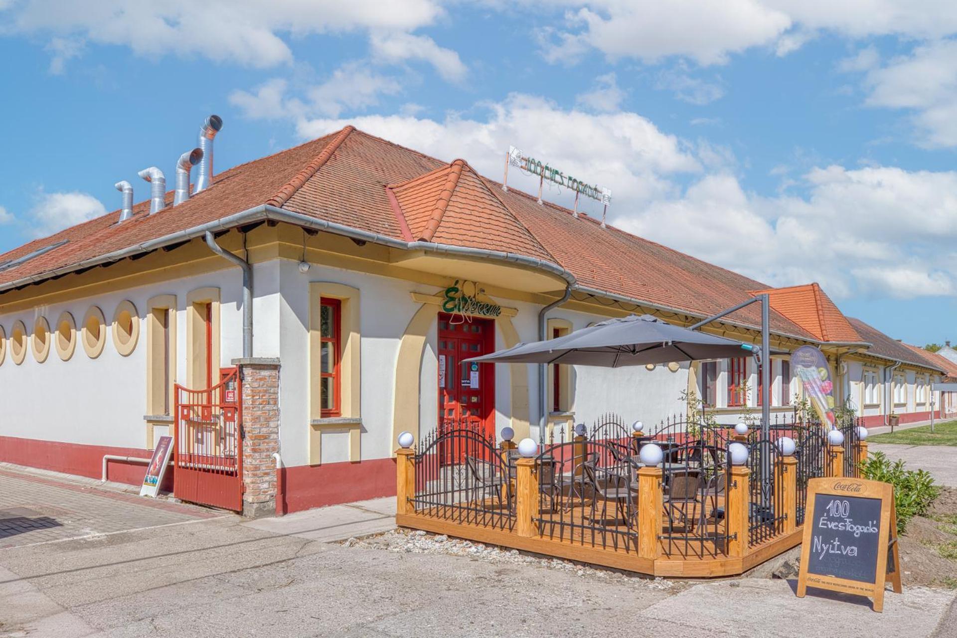 100 Eves Fogado Bed & Breakfast Szatymaz Dış mekan fotoğraf