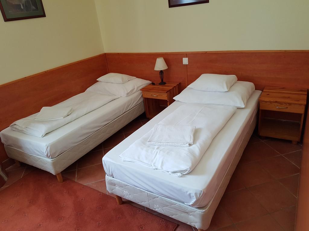 100 Eves Fogado Bed & Breakfast Szatymaz Dış mekan fotoğraf